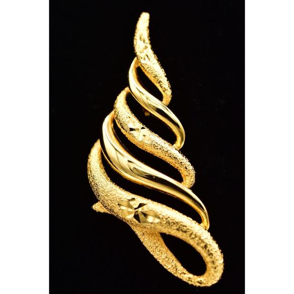 Vintage Christmas Tree Pin Brooch Metallic Gold Tone Textured Chunky 1980s BinBG - Picture 1 of 12